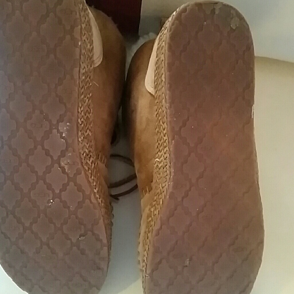 Cozy Ugg Boots - Picture 4 of 6